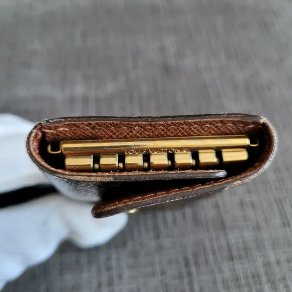 Louis Vuitton 6-Ring Key Holder - Picture 9 of 14